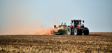 Zwischen Buhmann und Hoffnungsträger: Die Arbeit von Landwirten ...