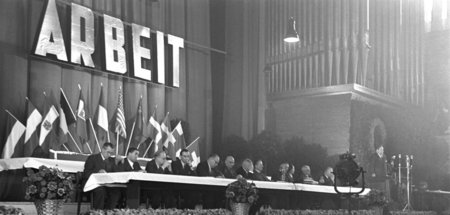 Mit Hilfe der Besatzungsmächte: Gründungskongress des DGB im Deu... Mit Hilfe der Besatzungsmächte: Gründungskongress des DGB im Deu...