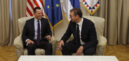 Der US-Sondergesandte Richard Grenell (l.) mit dem Präsidenten S... Der US-Sondergesandte Richard Grenell (l.) mit dem Präsidenten S...