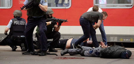 Anti_Terror_Uebung_a_62965882 Kopie.jpg
