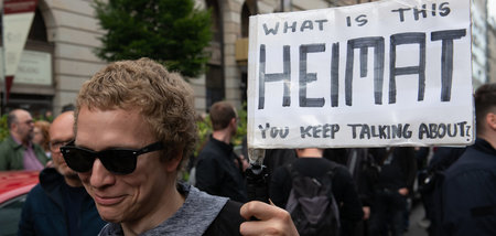 Gute Frage: Demonstration vor der bayerischen Landesvertretung i...