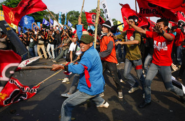 Proteste gegen steigende Kraftstoffpreise am Mittwoch in Jakarta Proteste gegen steigende Kraftstoffpreise am Mittwoch in Jakarta