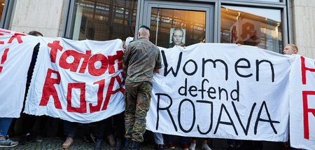 Aus Protest gegen die türkische Invasion in Nordsyrien blockiere... Aus Protest gegen die türkische Invasion in Nordsyrien blockiere...