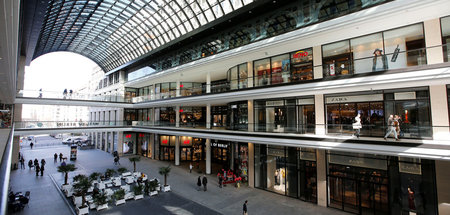 Die Berliner »Mall of Shame«. Bis heute wurden Hunderte Arbeiter... Die Berliner »Mall of Shame«. Bis heute wurden Hunderte Arbeiter...