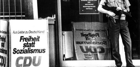 Freiheit, die sie meinen. BRD-Symbole vor der Ständigen Vertretu...