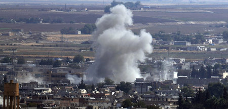 Die Stadt Ras al-Ain nach einem Bombardement türkischer Streitkr...