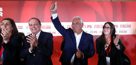 Portugals sozialdemokratischer Premierminister António Costa (M....