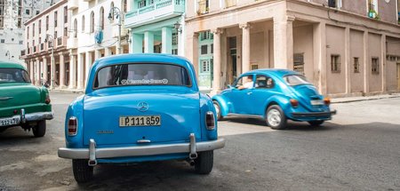 VW-y-MERCEDES-clásicos-circulan-en-La-Habana.jpg