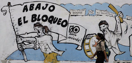 »Nieder mit der Blockade« – revolutionäres Wandbild in der kuban...