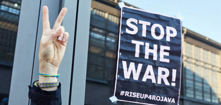 AdoraPress_Riseup4RojavaBlockaden_029 Kopie.jpg