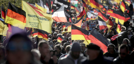 Spießbürger und Neonazis: Rechter Aufmarsch am 3. Oktober in Ber... Spießbürger und Neonazis: Rechter Aufmarsch am 3. Oktober in Ber...