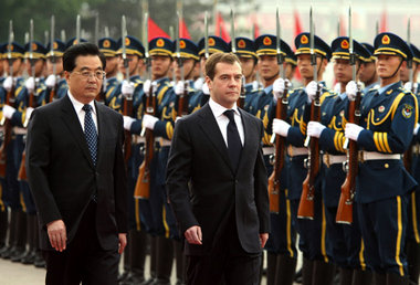 Hu Jintao und Dmitri Medwedew am Freitag in Peking