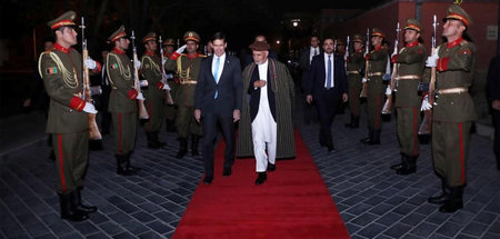 Afghanistans Präsident Aschraf Ghani (r.) und US-Verteidigungsmi...