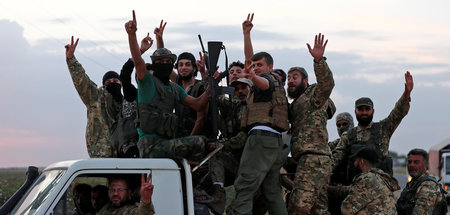 Von Ankara gesteuerte Dschihadisten in der Nähe der Stadt Akcaka...