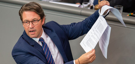Bundesverkehrsminister Andreas Scheuer (CSU) verteidigt sich nac... Bundesverkehrsminister Andreas Scheuer (CSU) verteidigt sich nac...