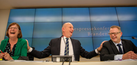 Alle Beteiligten feiern sich als Gewinner: Dietmar Woidke (M., S...