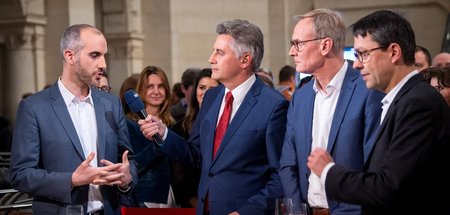 Grünen-Spitzenkandidat Belit Onay, NDR-Moderator Christoph Haman...