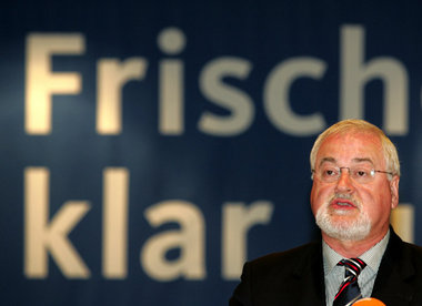 Der Lack ist ab: Schleswig-Holsteins CDU-Ministerpräsident Peter... Der Lack ist ab: Schleswig-Holsteins CDU-Ministerpräsident Peter...