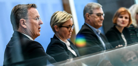 Bodo Ramelow mit Susanne Hennig-Wellsow und der Linke-Parteispit...