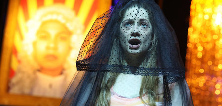 Die Kinder im Zuschauerraum haben immerhin Elsa (Annalena Thiele...