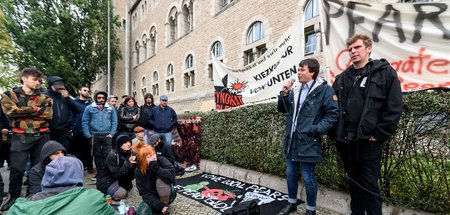 Viel Unterstützung für das Kneipenkollektiv: Kundgebung vor dem ...