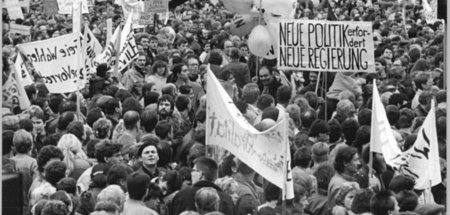 Neu beginnen. Demo auf dem Berliner Alexanderplatz, 4. November ...