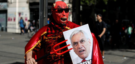 Der Teufel soll ihn holen: Protest gegen Chiles Präsidenten Seba... Der Teufel soll ihn holen: Protest gegen Chiles Präsidenten Seba...