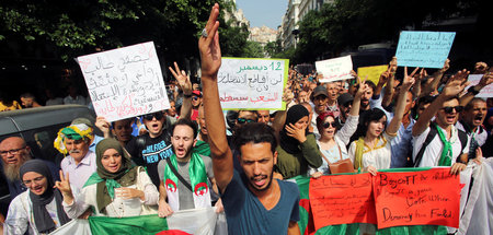 Lassen sich nicht abspeisen. Demonstranten in Algier weisen die ...