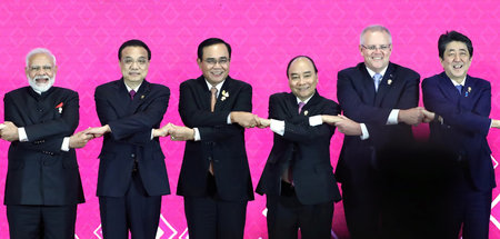 Die Staats- und Regierungschef beim ASEAN-Gipfel demonstrieren E... Die Staats- und Regierungschef beim ASEAN-Gipfel demonstrieren E...