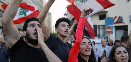 Bereits am Sonntag gingen Tausende Menschen in Beirut auf die St... Bereits am Sonntag gingen Tausende Menschen in Beirut auf die St...