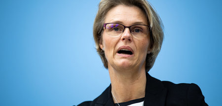Karliczek_gegen_Kuer_61123005.jpg