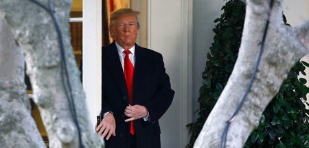 US-Präsident Donald Trump verlässt das Oval Office des Weißen Ha... US-Präsident Donald Trump verlässt das Oval Office des Weißen Ha...