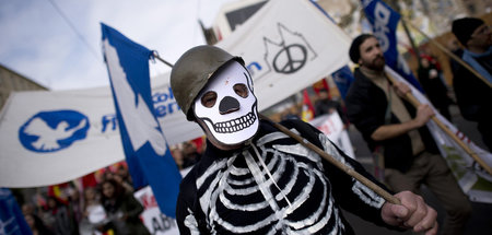 Zum Lachen oder zum Gruseln? Auf Demonstrationen der Friedensbew...