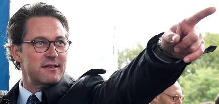 Bundesverkehrsminister Andreas Scheuer zeigt, wo es in Zukunft l... Bundesverkehrsminister Andreas Scheuer zeigt, wo es in Zukunft l...