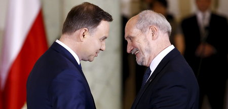 Staatschef Andrzej Duda mit dem neuen Alterspräsident des Sejm, ... Staatschef Andrzej Duda mit dem neuen Alterspräsident des Sejm, ...