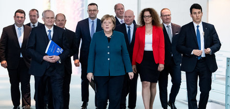 Der Vorsitzende des Sachverständigenrats, Christoph Schmidt, übe...