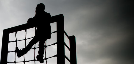 Dass zwei Drittel der betroffenen Kinder der Armut im Erwachsene... Dass zwei Drittel der betroffenen Kinder der Armut im Erwachsene...