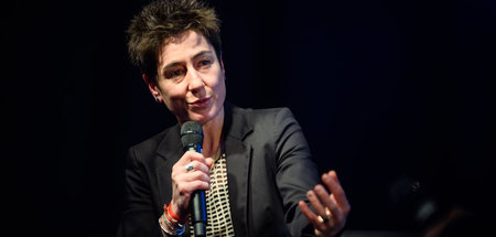 Gaaanz viel Emotion, dann kapieren’s auch die Ossis: Dunja Hayal...
