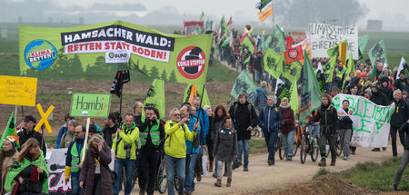 Demonstration der Initiative »Alle Dörfer bleiben« nahe Keyenber...