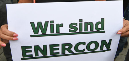 Proteste von Enercon-Mitarbeitern vor dem niedersächsischen Wirt