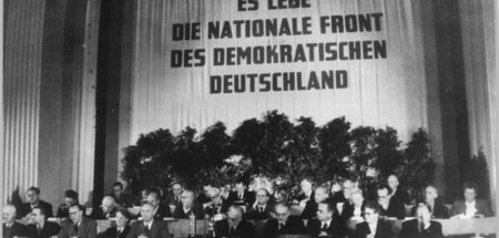 Gründungsakt: Auf der 9. Tagung des Deutschen Volksrates wurde d...