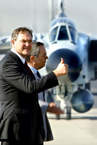 Verteidigungsminister Franz Josef Jung will den außergesetzliche...