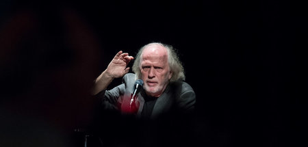 Moshe Zuckermann bei der Künstlerkonferenz der Zeitschrift Melod...