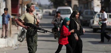 Unter der Kontrolle türkischer Söldner: Alltag in der nordsyrisc... Unter der Kontrolle türkischer Söldner: Alltag in der nordsyrisc...