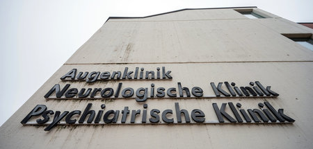 Außenwand des Klinikums Frankfurt-Höchst