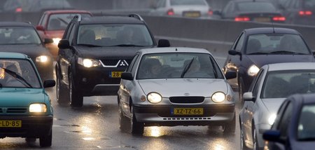 Auf niederländischen Autobahnen ist tagsüber gedrosseltes Tempo ... Auf niederländischen Autobahnen ist tagsüber gedrosseltes Tempo ...