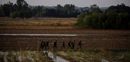 Eine Gruppe syrischer Flüchtlinge nach der Überquerung des Evros...