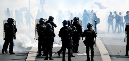 Tränengas gegen »Gelbwesten« am 44. Protesttag in Nantes, 14. Se...