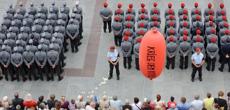 »Die Deutschen brauchen keinen Hitler, um sich an öffentliche Ge...