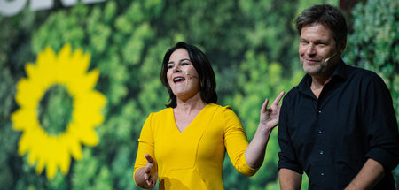 We are the Champions: Annalena Baerbock und Robert Habeck am Fre... We are the Champions: Annalena Baerbock und Robert Habeck am Fre...